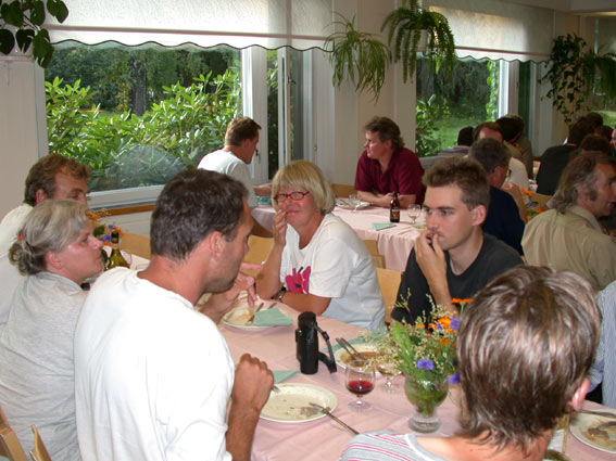 545x402 pixels (65K)